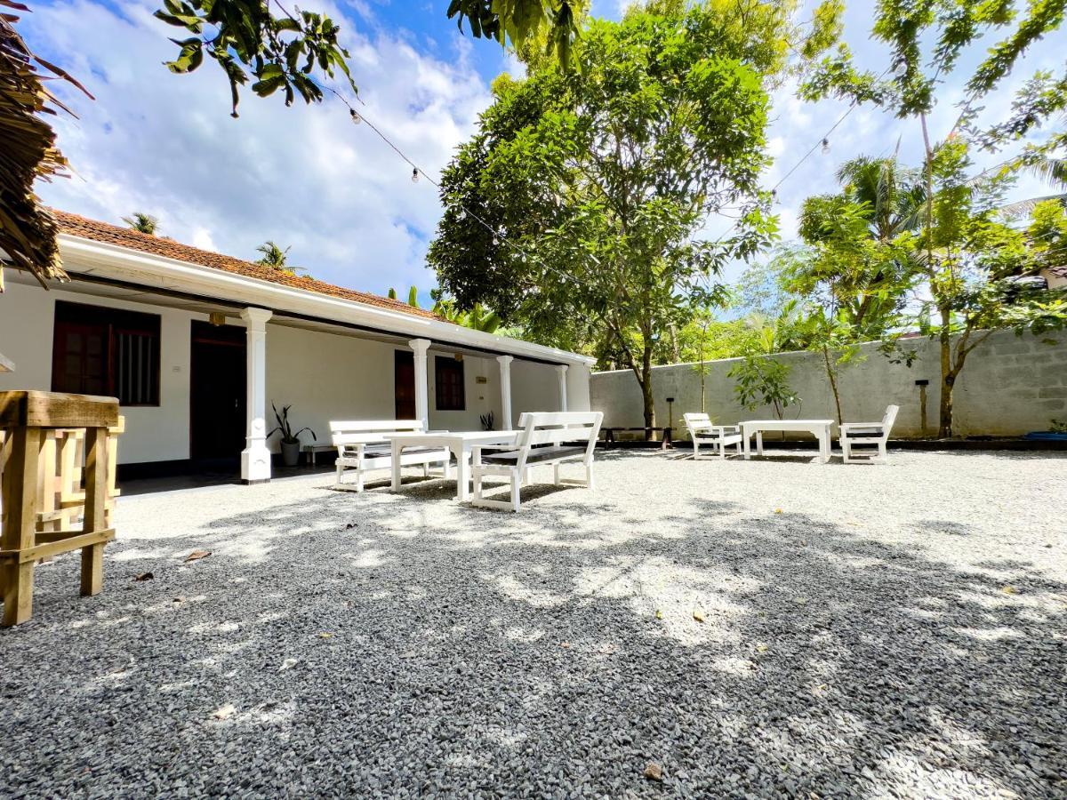 Albergue One Minute Mirissa Exterior foto
